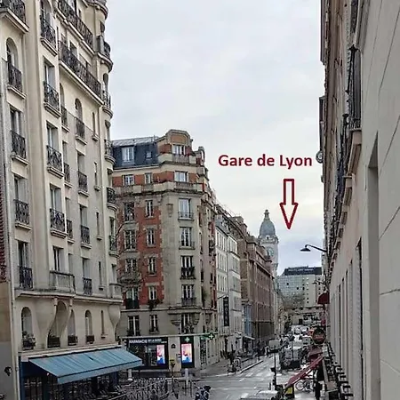 Near Bastille And Gare De Lyon